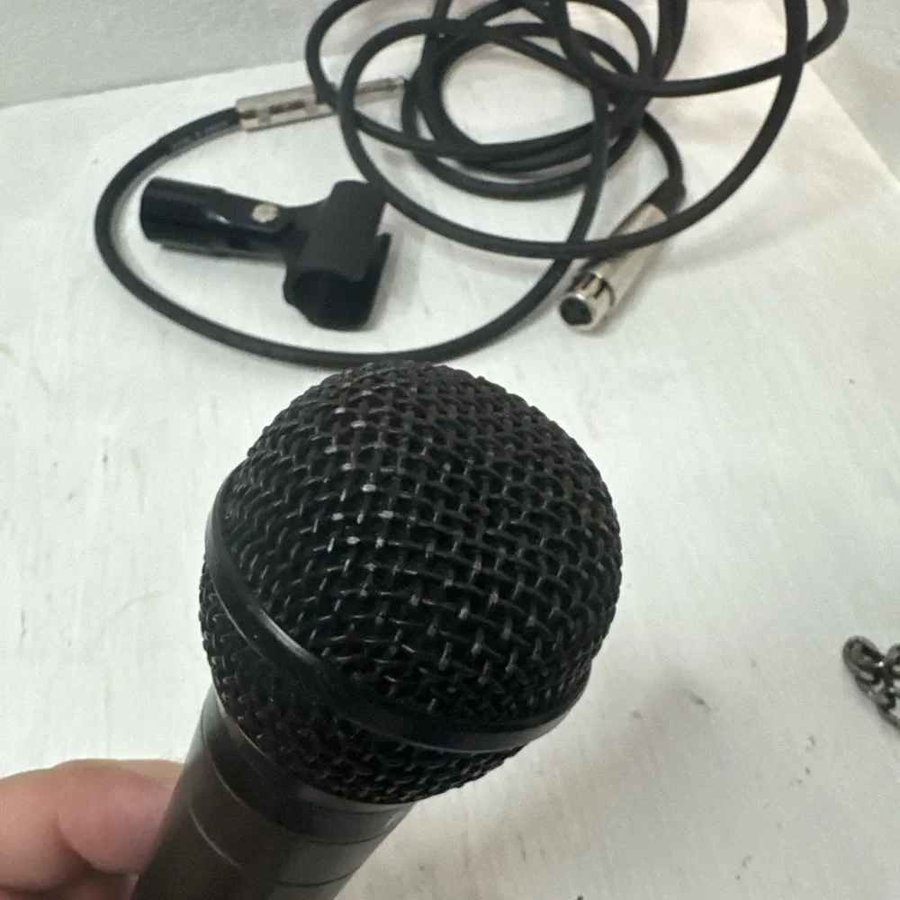 Fender P-51 Dynamic XLR Wired Microphone w. ON/OFF switch Comes with Cord